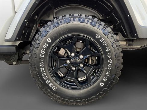Certified 2022 Jeep Gladiator Willys image 15