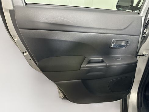 Used 2025 Mitsubishi Outlander Sport LE AWD/4WD image 23