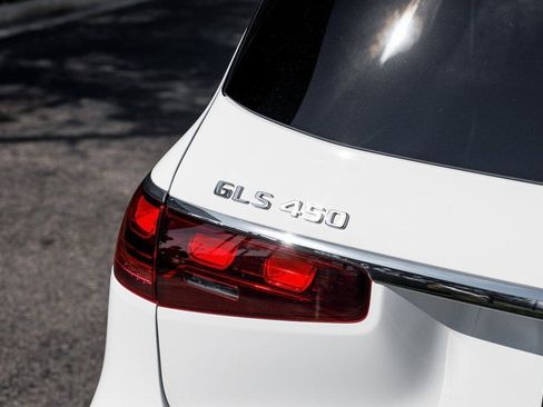 Used 2025 Mercedes-Benz GLS 450 4MATIC image 11