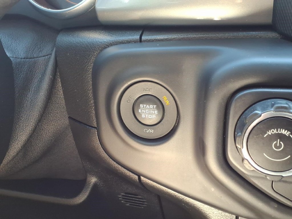 Used 2019 Jeep Wrangler Unlimited Sahara w/ Cold Weather Group AWD/4WD image 26