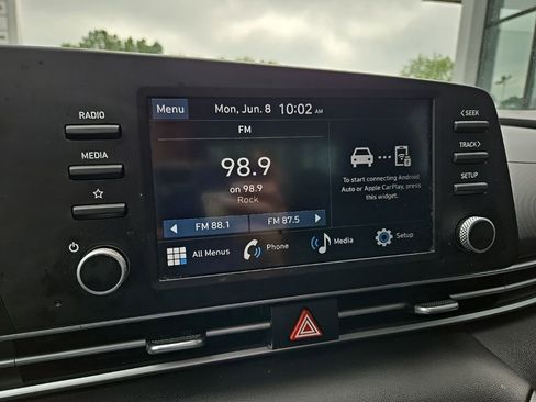 Used 2025 Hyundai Elantra SE FWD image 44