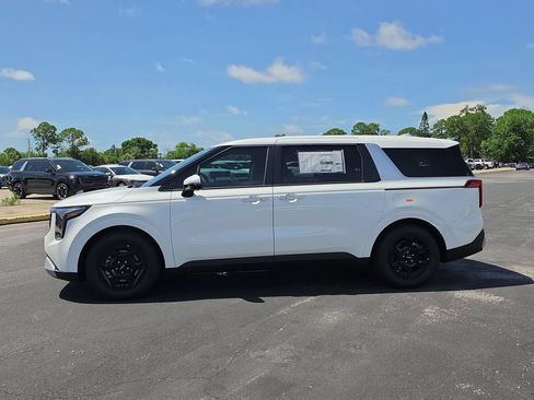 New 2027 Kia Carnival FWD image 5