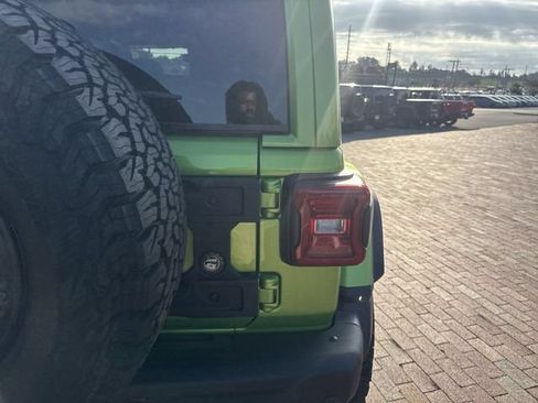Used 2025 Jeep Wrangler Unlimited Rubicon AWD/4WD image 11