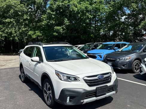 Used 2022 Subaru Outback Limited AWD/4WD image 3