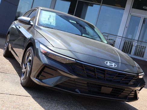 New 2026 Hyundai Elantra Limited image 7