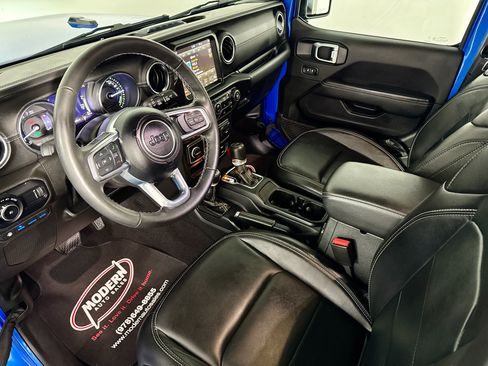 Used 2023 Jeep Wrangler Unlimited Sahara w/ Dual Top Group AWD/4WD image 19