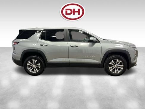 Used 2025 Chevrolet Equinox LT image 2