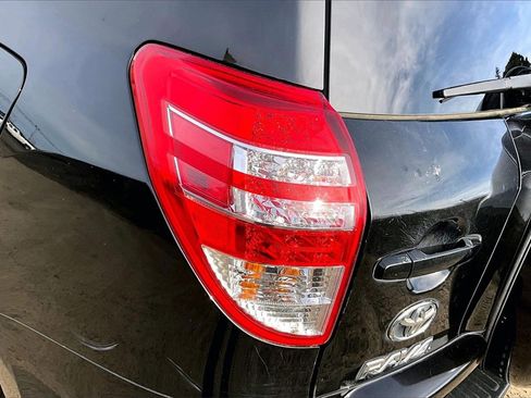 Used 2011 Toyota RAV4 4WD V6 w/ 3rd Row image 27