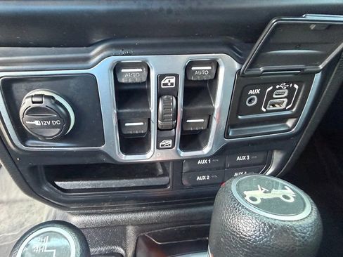 Used 2018 Jeep Wrangler Unlimited Sport S AWD/4WD image 44