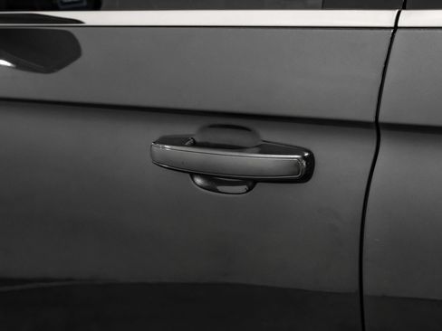 Used 2019 Ford Expedition XLT w/ Equipment Group 202A RWD image 40