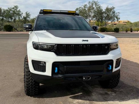 Used 2022 Jeep Grand Cherokee Trailhawk w/ Advanced Protech Group II AWD/4WD image 2