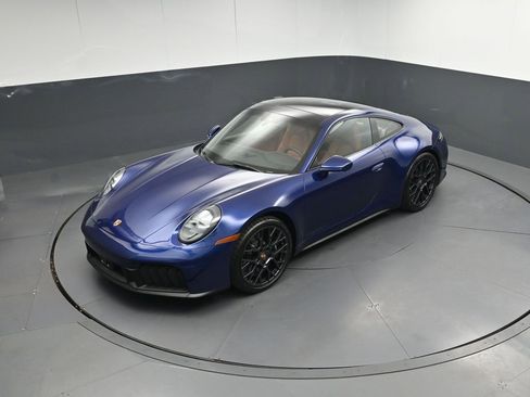 Used 2025 Porsche 911 Carrera 4 GTS AWD/4WD image 37