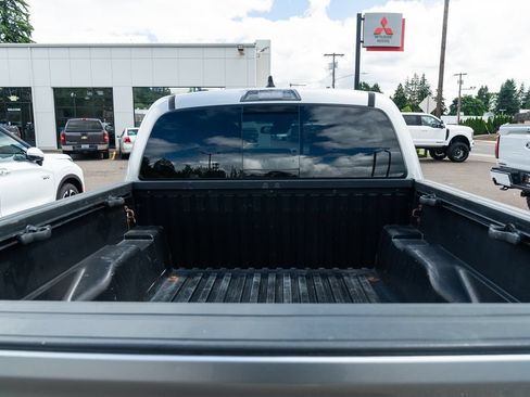 Used 2023 Toyota Tacoma TRD Off-Road w/ Technology Package AWD/4WD image 9