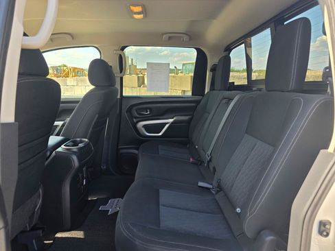 Used 2018 Nissan Titan SV w/ SV Convenience Package AWD/4WD image 17