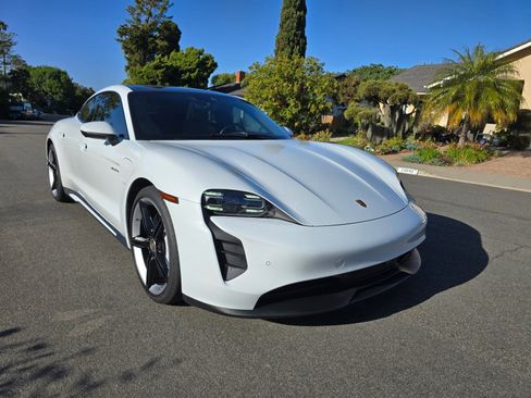 Used 2022 Porsche Taycan RWD image 18