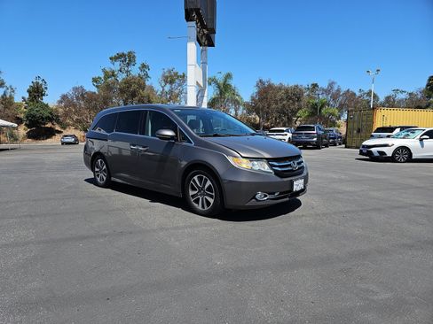 Used 2014 Honda Odyssey Touring Elite image 3