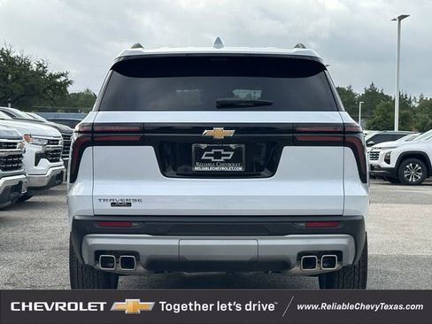 New 2026 Chevrolet Traverse LT w/ Driver Confidence Package FWD image 5
