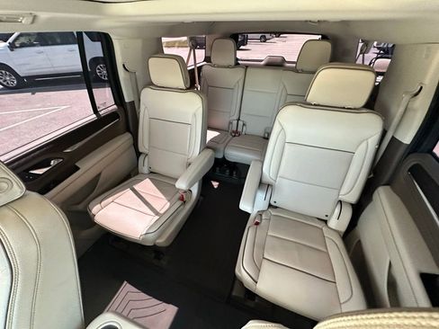 Used 2023 GMC Yukon XL Denali AWD/4WD image 33