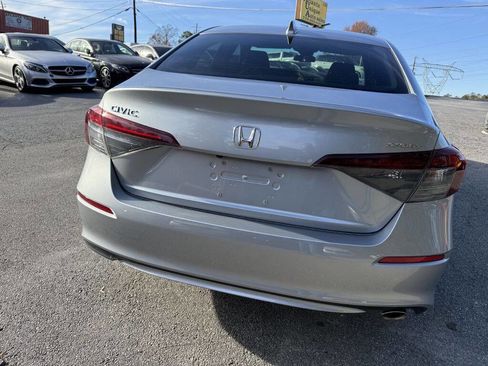 Used 2025 Honda Civic Sport image 4