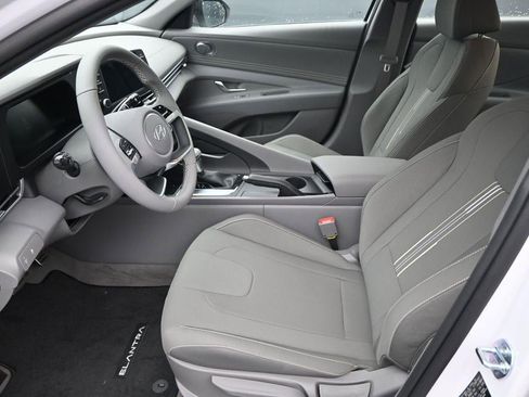 New 2025 Hyundai Elantra Sport image 9