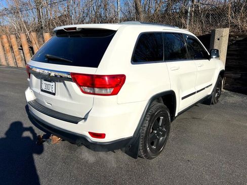 Used 2011 Jeep Grand Cherokee Laredo image 25