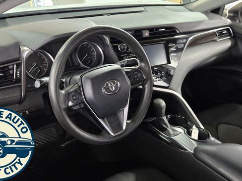 Used 2020 Toyota Camry LE FWD image 10