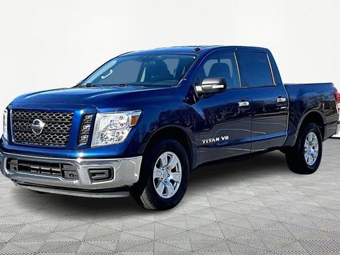 Used 2019 Nissan Titan SV image 4