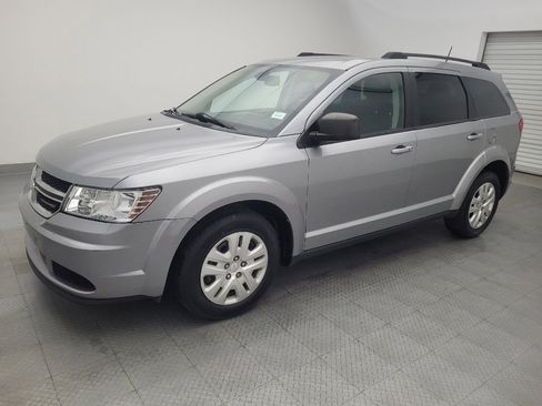 Used 2018 Dodge Journey SE w/ Connectivity Group image 2
