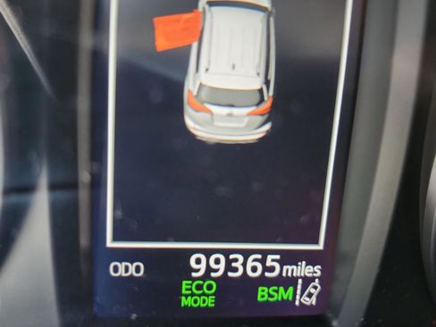 Used 2018 Toyota RAV4 XLE image 32