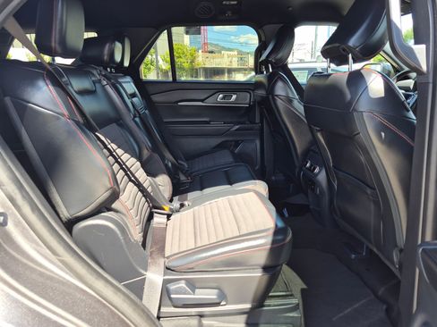 Used 2025 Ford Explorer ST-Line w/ ST-Line Street Pack AWD/4WD image 31