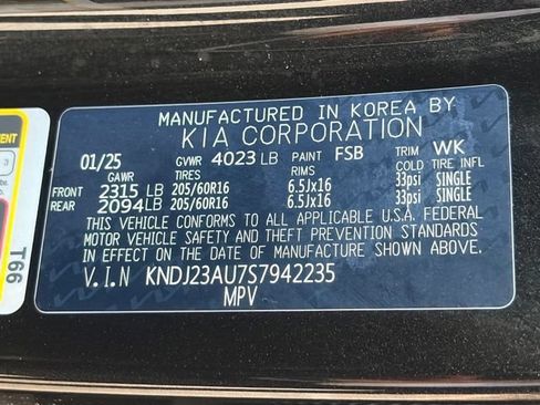 Used 2025 Kia Soul LX w/ LX Technology Package FWD image 18