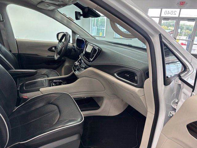 Used 2023 Chrysler Pacifica Limited FWD image 26