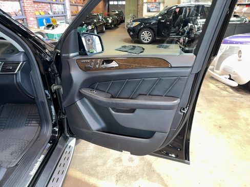 Used 2015 Mercedes-Benz GL 450 4MATIC image 98