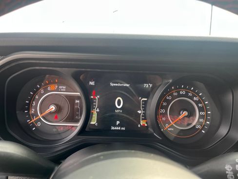 Used 2024 Jeep Wrangler Unlimited Rubicon w/ Convenience Group AWD/4WD image 12