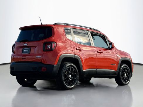Used 2020 Jeep Renegade Latitude image 2