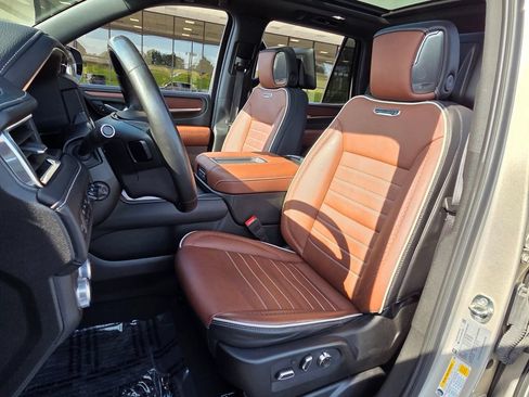 Used 2023 GMC Yukon Denali Ultimate AWD/4WD image 7