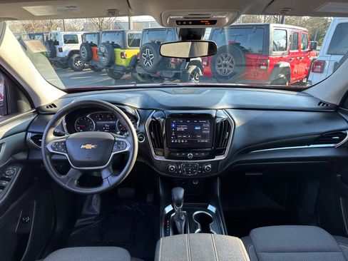 Used 2021 Chevrolet Traverse LT image 33