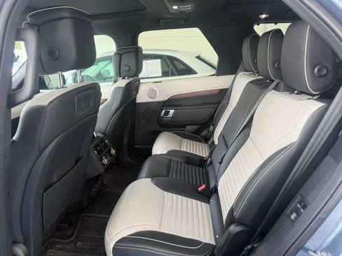 Used 2021 Land Rover Discovery HSE R-Dynamic AWD/4WD image 16