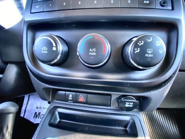 Used 2016 Jeep Patriot Sport w/ Tire & Wheel Group AWD/4WD image 17