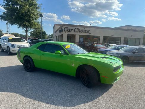 Used 2017 Dodge Challenger R/T Scat Pack RWD image 1