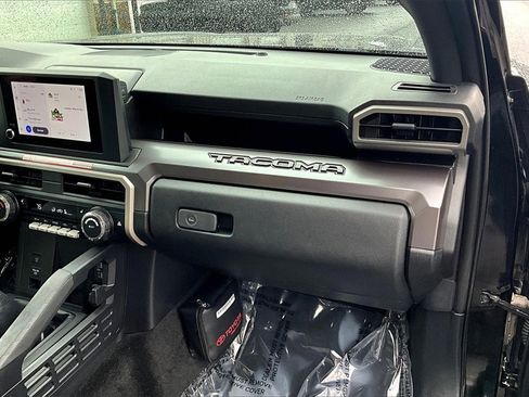 Used 2025 Toyota Tacoma TRD Off-Road image 17