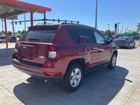 Used 2017 Jeep Compass Latitude FWD image 6