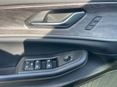 Used 2023 Jeep Grand Cherokee L Limited w/ Luxury Tech Group II image 11