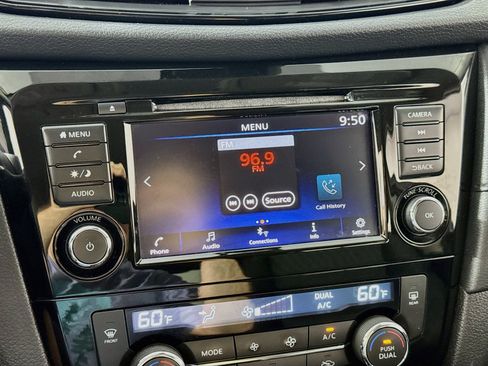 Used 2019 Nissan Rogue SV AWD/4WD image 17
