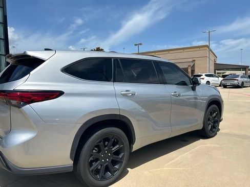 Used 2022 Toyota Highlander L FWD image 14