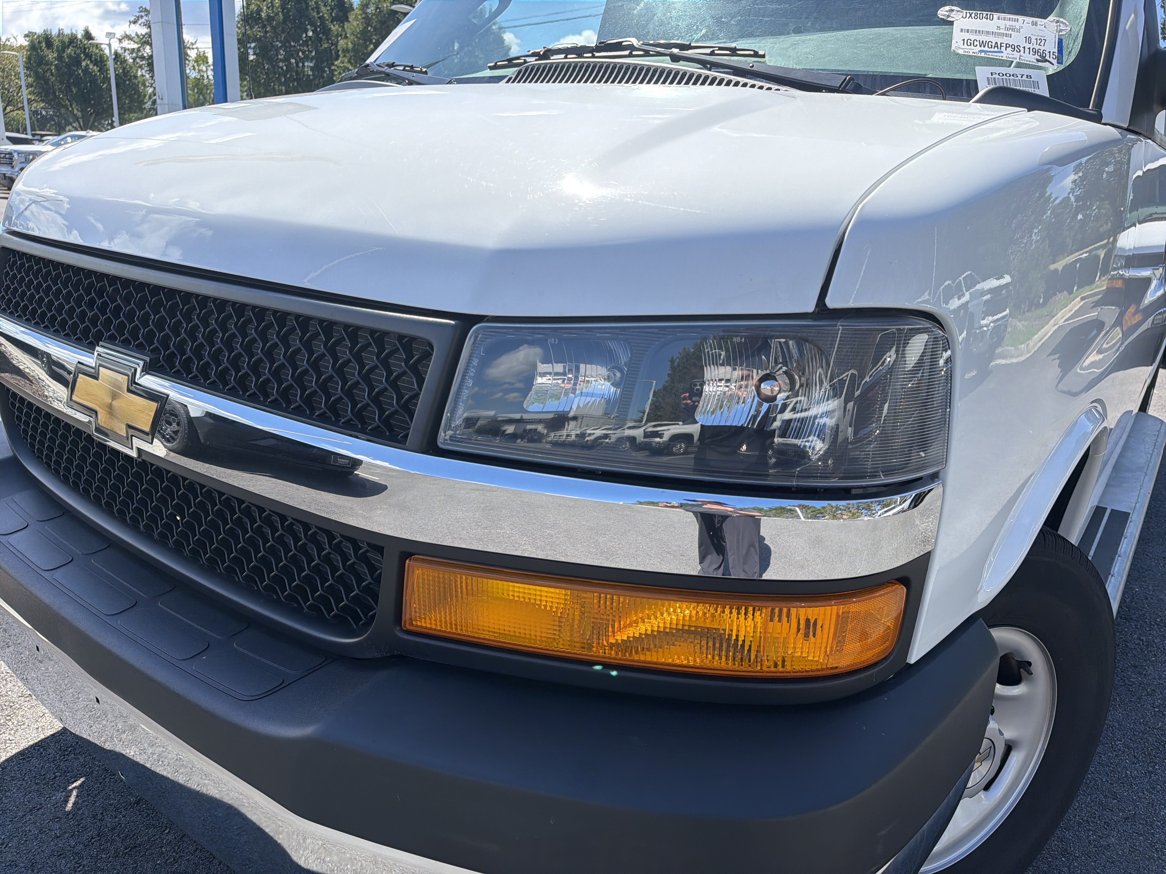 Used 2025 Chevrolet Express 2500 w/ Driver Convenience Package RWD image 6