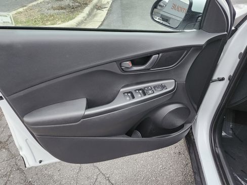 Used 2021 Hyundai Kona SE image 22