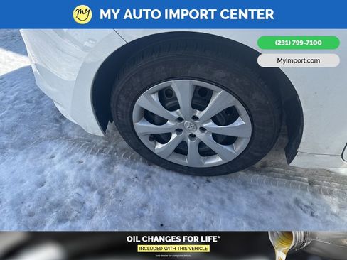 Used 2022 Toyota Corolla LE image 6