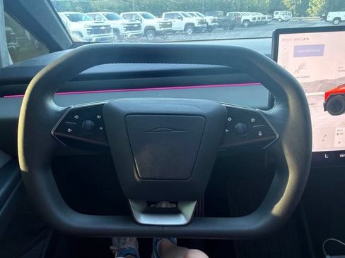 Used 2025 Tesla Cybertruck AWD Crew Cab image 27