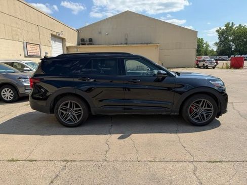 Used 2025 Ford Explorer ST AWD/4WD image 2